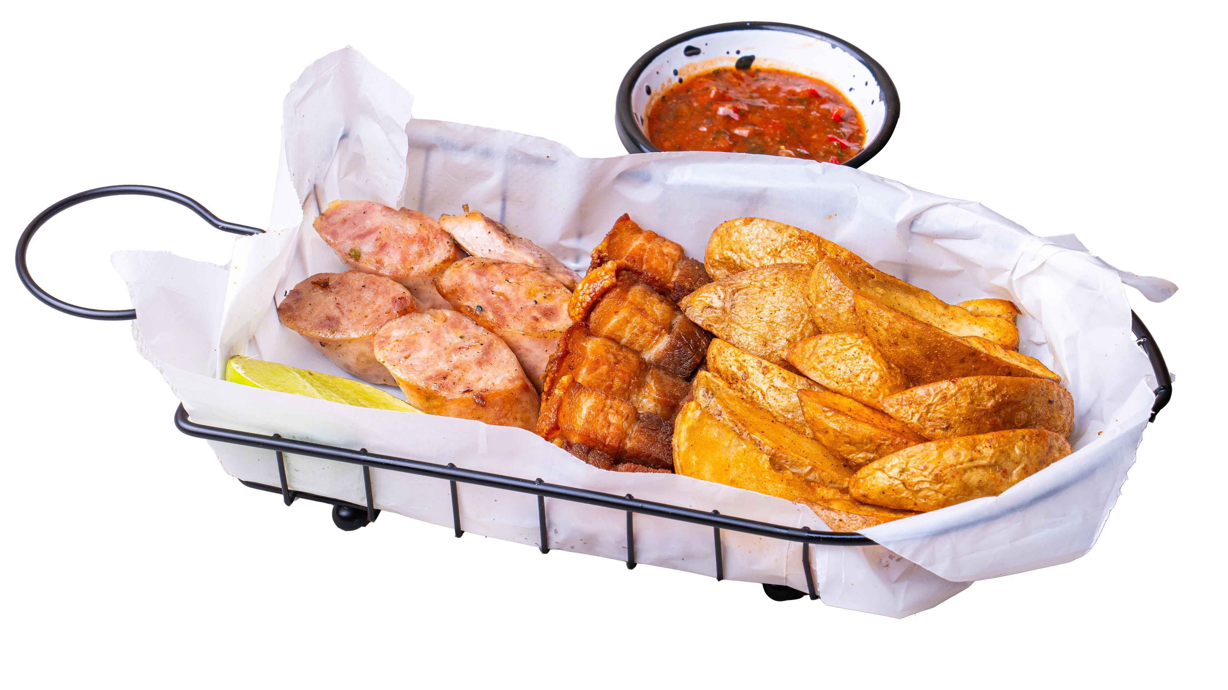 Chicharrón y Chorizo